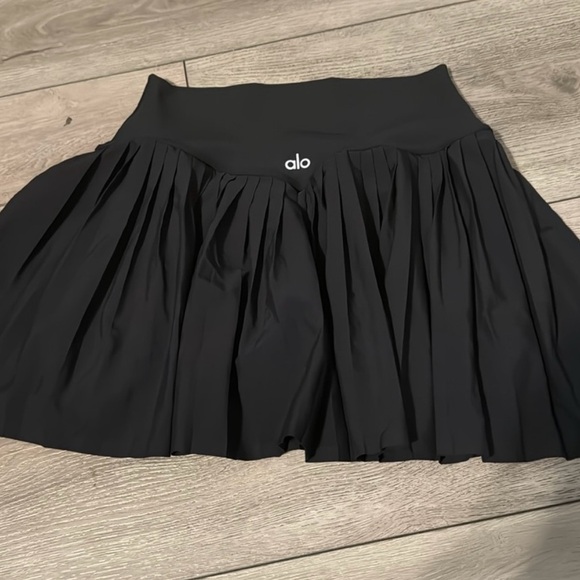 ALO Yoga Dresses & Skirts - ALO yoga tennis skirt